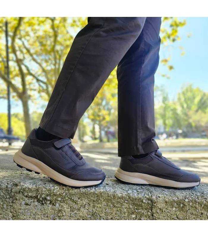 Zapatillas hombre Comfort Travel Jhayber marrónes puestos