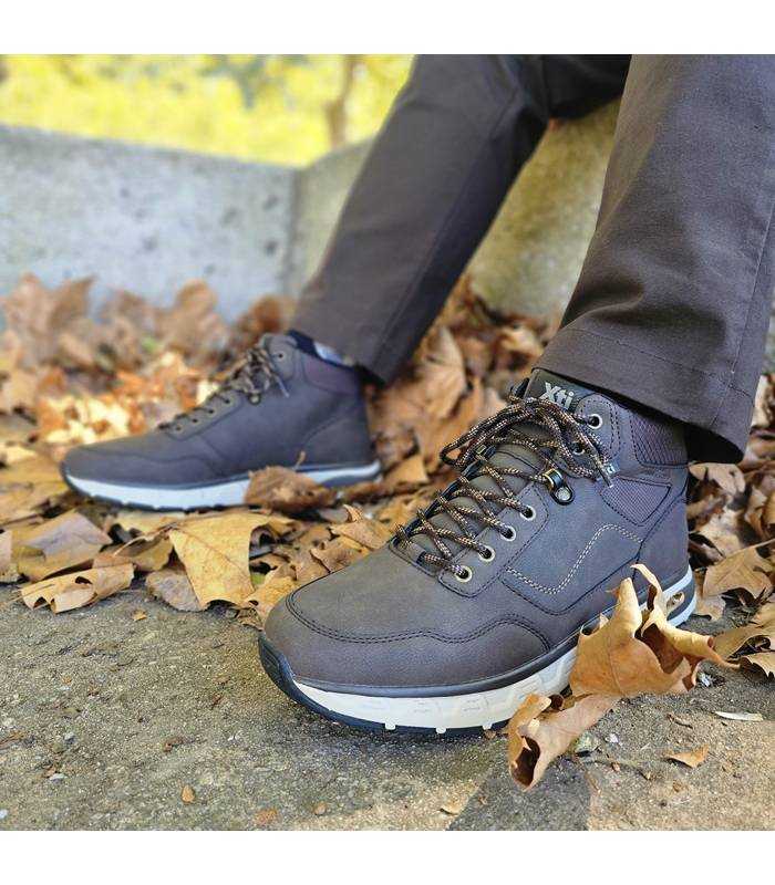 Botines hombre casual Xti con cordones marrones puestos