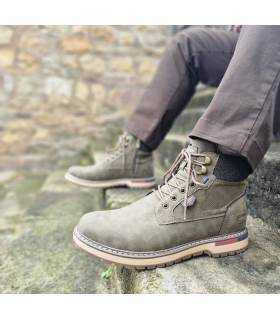 Botas Dockers hombre verdes casual perfil y suela dentada puestas