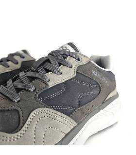 Detalle zapatillas Nicoboco hombre gris con cordones