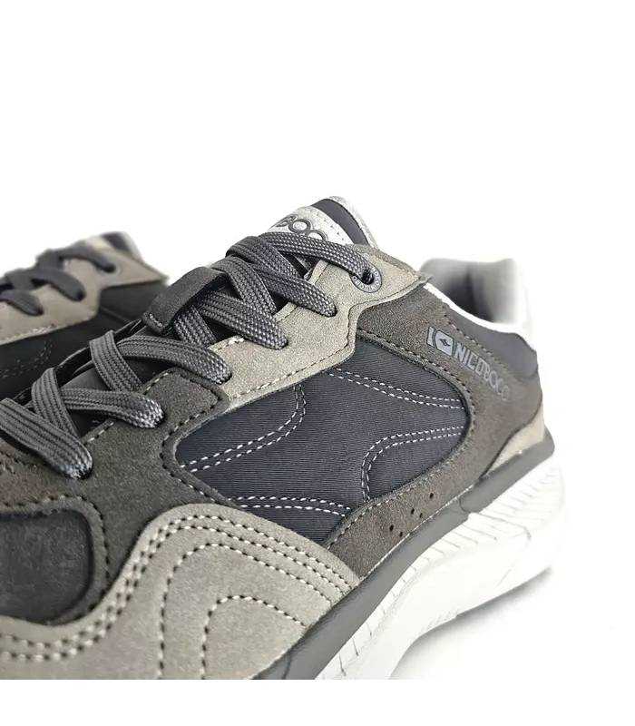 Detalle zapatillas Nicoboco hombre gris con cordones
