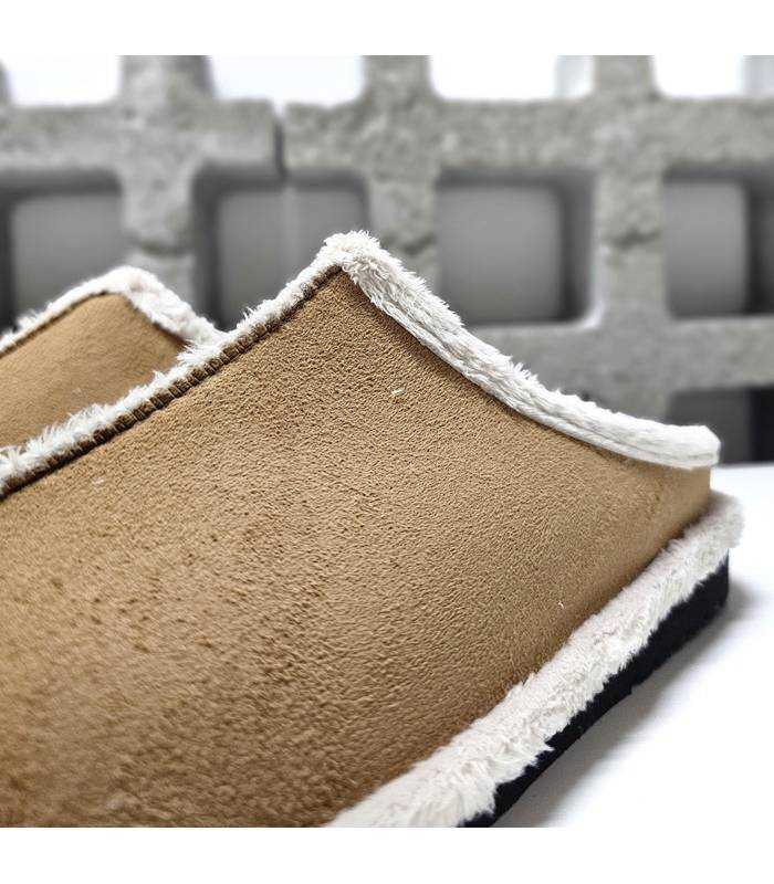 Detalle antelina camel zapatillas mujer Pelusin