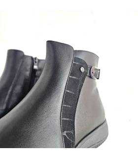 Detalle botines Treintas mujer impermeables piel negra