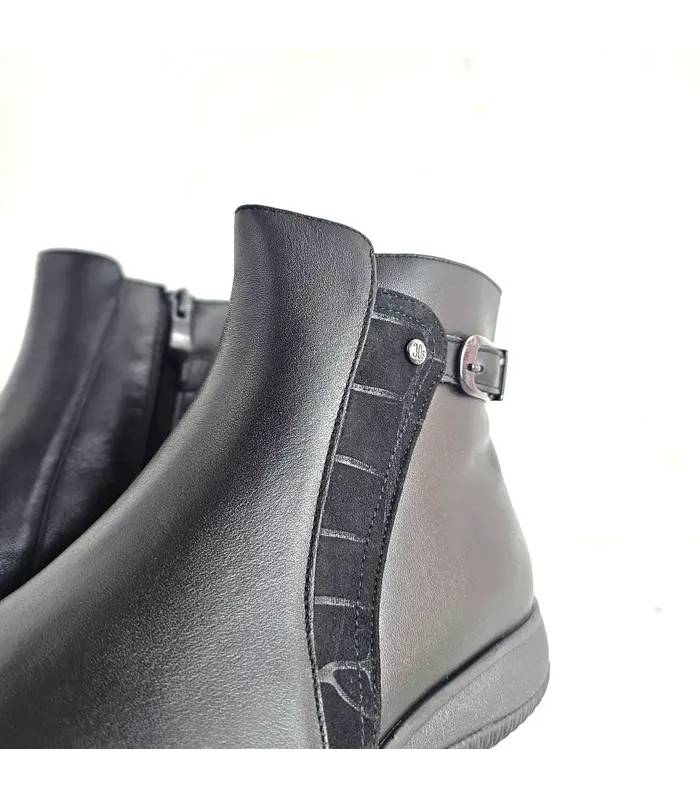 Detalle botines Treintas mujer impermeables piel negra