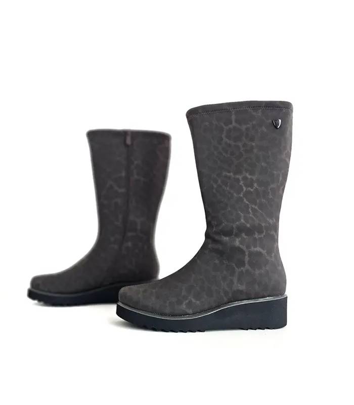 Vista trasera botas Treintas mujer caña alta