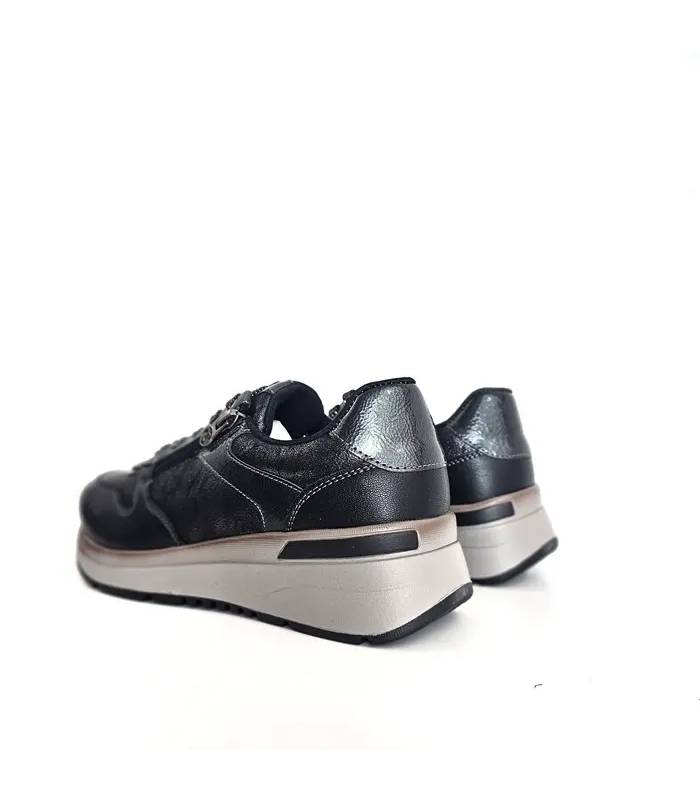 Vista trasera zapatos Treintas mujer piel negra con cuña