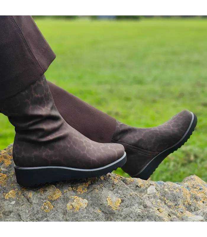 Botas Treintas mujer cuña animal print resistentes a la lluvia puestas