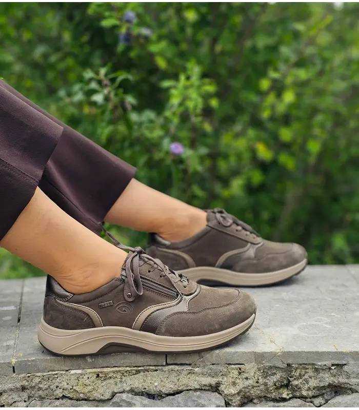 Zapatos mujer horma ancha G Comfort impermeables verdes puestos