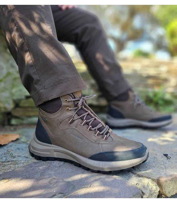Botas hombre casual Luisetti piel marrón puiestas con pantalon marron