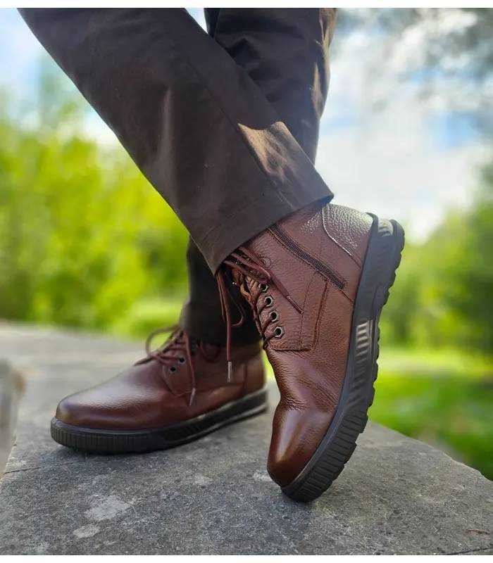 Botas marrones hombre impermeables G Comfort horma ancha puestas