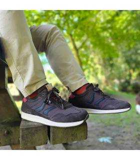 Zapatillas XTI hombre marrones casual puestas