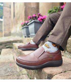 Mocasines waterproof hombre Luisetti horma ancha marron puestos
