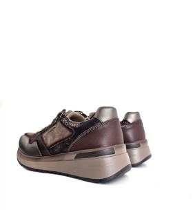 Vista trasera zapatos Treintas mujer beige con cuña