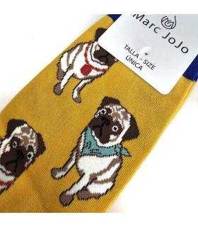 Detalle calcetines con perros pug Marc JoJo mostaza