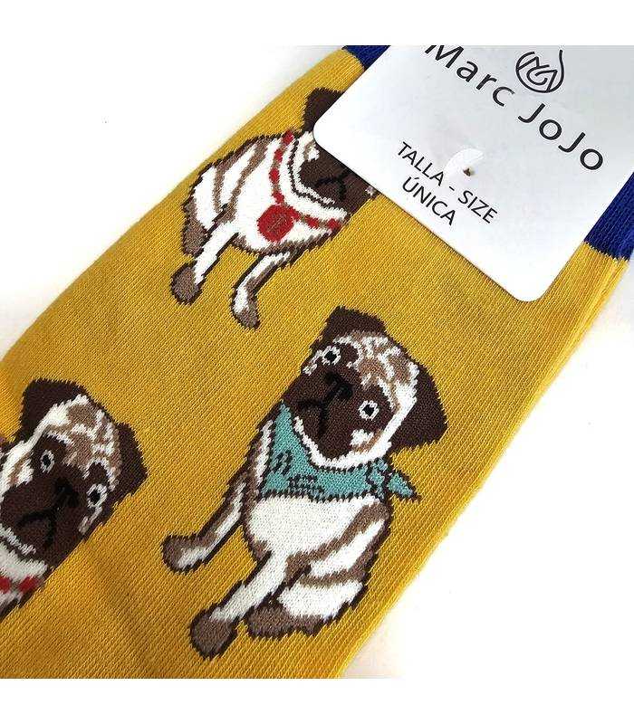Detalle calcetines con perros pug Marc JoJo mostaza