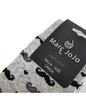 Detalle calcetines Marc JoJo con bigotes y pajaritas