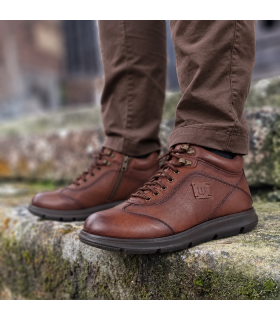 Botas impermeables piel marrón de Cardozo 1956 puestas