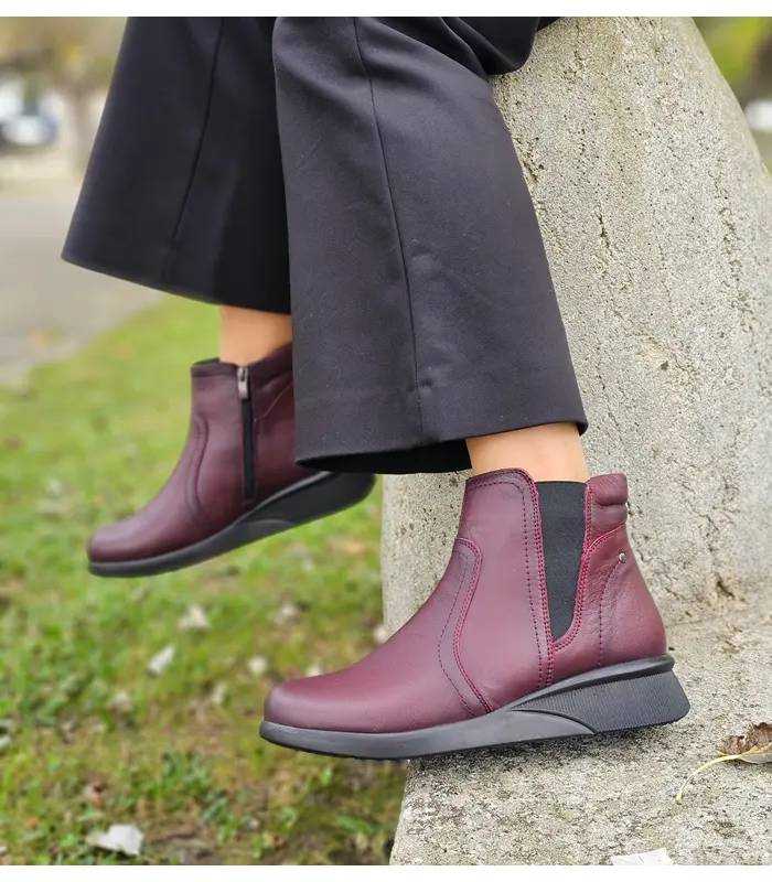 Botines Vicmart mujer cómodos de piel burdeos puestos
