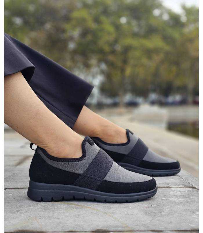 Zapatos mujer horma ancha FlyFlot gris y negro puestos