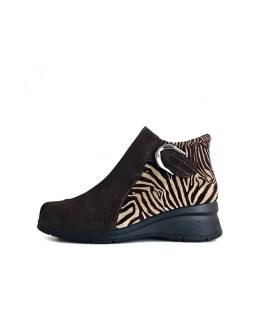 Botín Comfort Class 8087 mujer marrón chocolate detalle hebilla