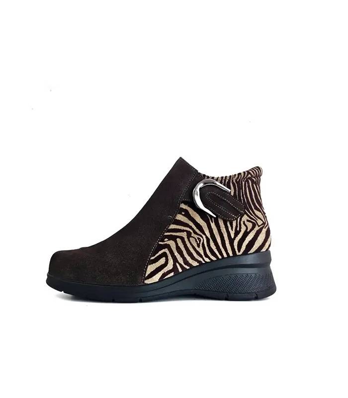 Botín Comfort Class 8087 mujer marrón chocolate detalle hebilla