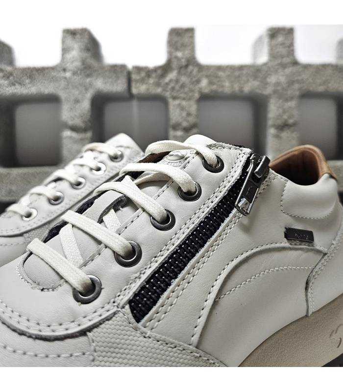 Zapatillas mujer Kangaroos color hielo detalle de cordones