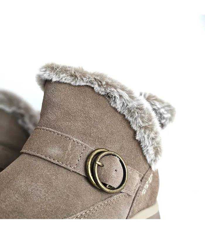 Detalle hebilla Skechers Gentle Winter mujer taupe