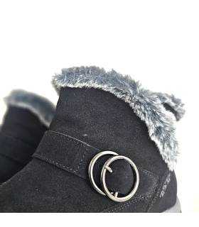 Detalle hebilla botín Skechers Slip-ins mujer negro