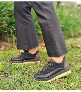 Zapatos mujer Comfort Class Kitty 12 con cordones puestos con pantalon negro