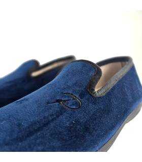 Detalle bordado Pelusín zapatillas hombre azul