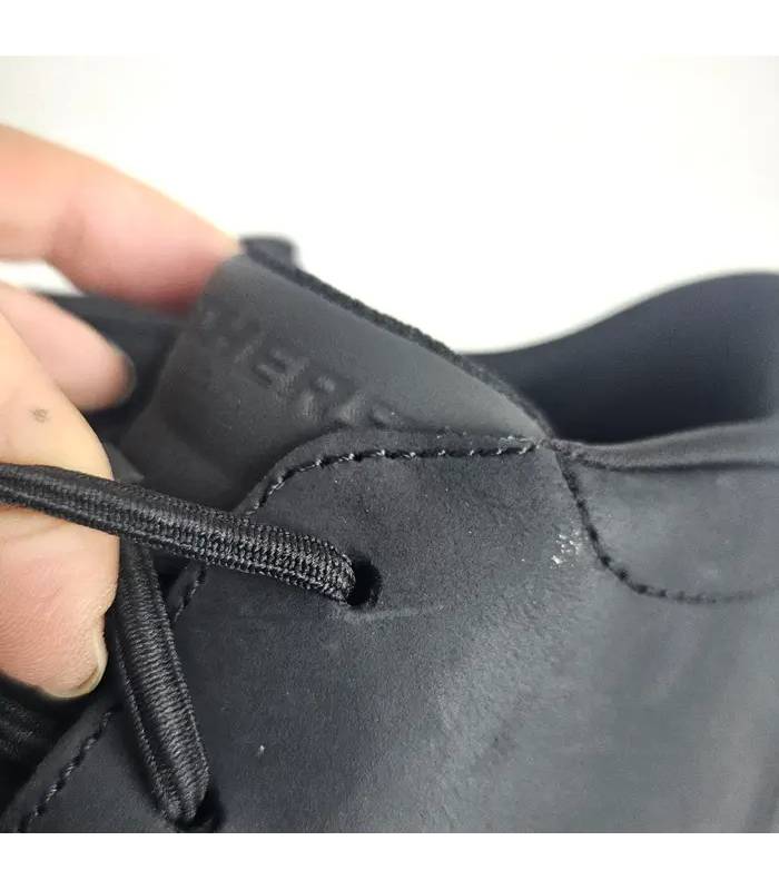 Detalle cordones elásticos botas Skechers hombre Slip-ins negras