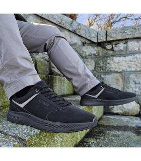 Zapatillas negras hombre trabajo Nicoboco Mijoi puestas