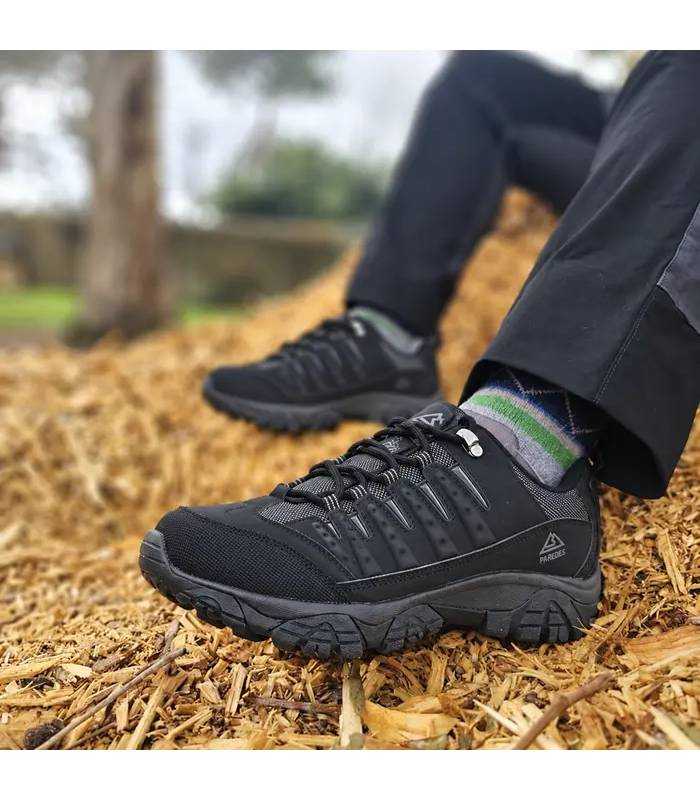 Zapatillas Paredes hombre senderismo Sollana negras pùestas