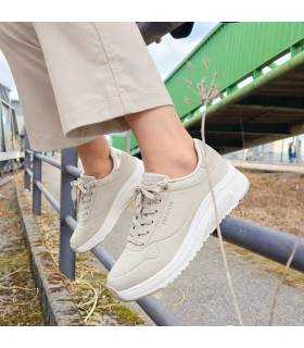 Zapatillas Skechers mujer  beige UNO Lite 2 puestas
