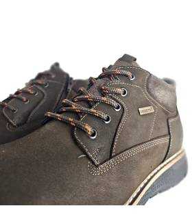 Detalle botas hombre casual impermeables Output marrones