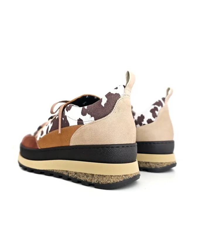 Vista trasera de zapatos Kitty 4 con combinación de pieles beige