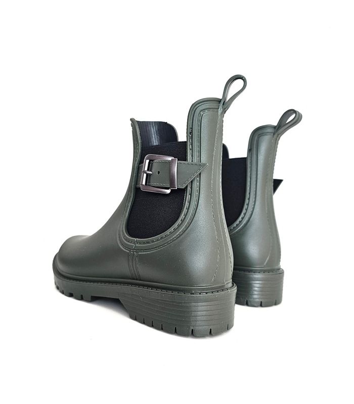 Botines impermeables mujer Kelara verde caqui vistos desde atrás con tiradores y hebilla lateral