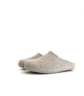 Zapatillas de invierno mujer Gema García beige descalzas por detrás