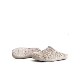 Zapatillas de casa mujer Gema García beige de borreguito con suela antideslizante