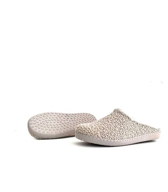 Zapatillas de casa mujer Gema García beige de borreguito con suela antideslizante