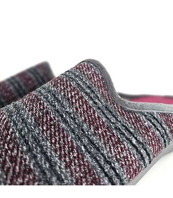 Detalle tejido jaspeado gris y granate zapatillas Gema García hombre