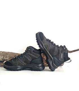 Bota Grisport Gritex negra para hombre vista lateral con puntera reforzada