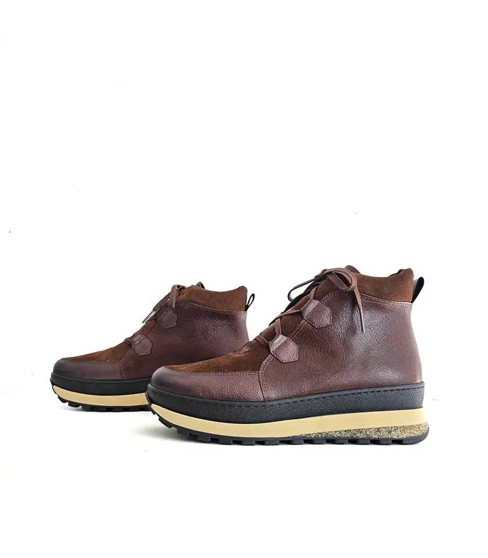 Botines Comfort Class Daria marrones vista trasera con plataforma beige
