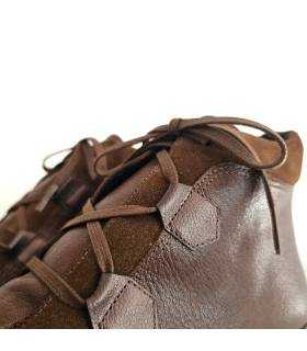 Detalle de cordones y piel de serraje de botines Comfort Class Daria