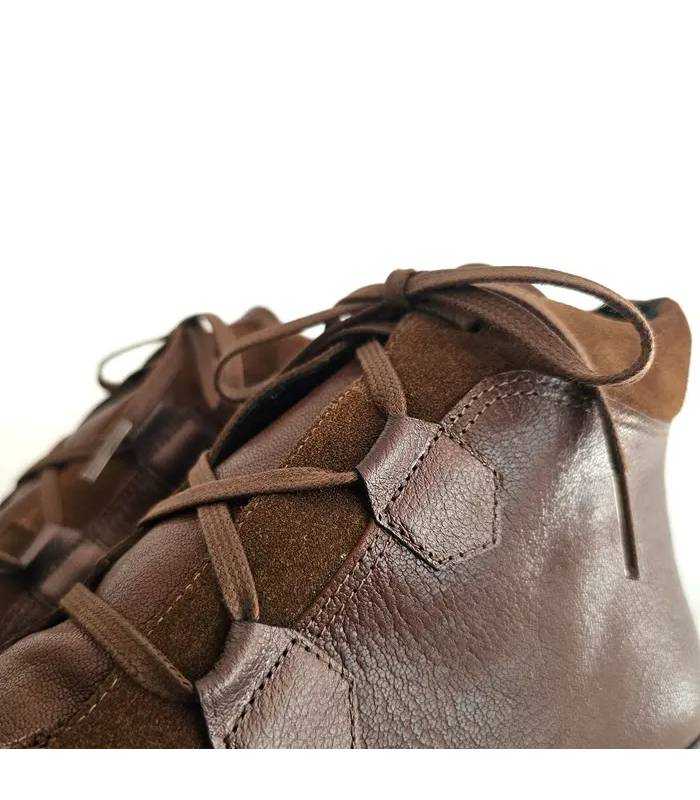 Detalle de cordones y piel de serraje de botines Comfort Class Daria