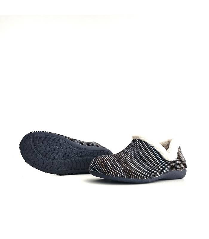 Zapatilla de casa Gema García abotinada vista lateral con suela flexible