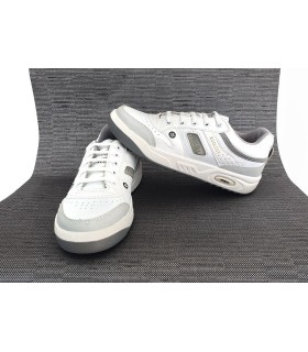 Zapatilla deportiva fabricad por Paredes en piel grabada de color blanco modelo ecology, ecológico con cierre de cordones