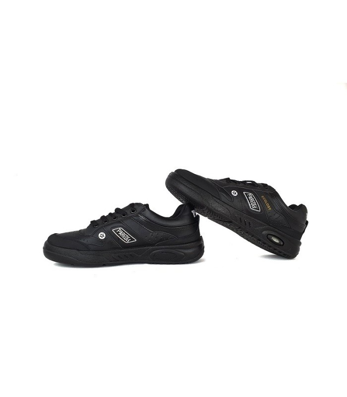 Zapatillas deportivas fabricada por Paredes en piel grabada de color negro modelo ecology, ecológico con cierre de cordones