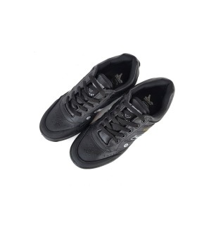 Zapatilla deportiva fabricada por Paredes en piel grabada de color negro modelo ecology, ecológico con cierre de cordones