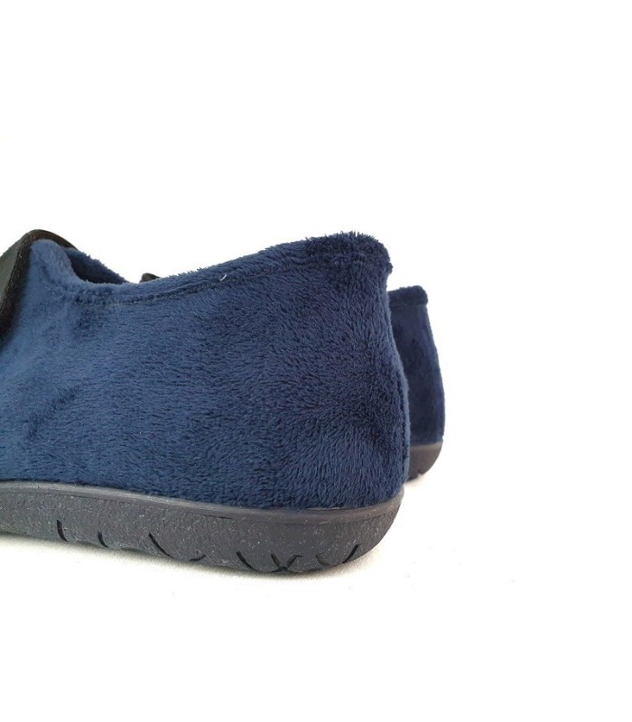zapatilla de casa para invierno de hombre de color azul marino con cierre de velcro con el logo fabricado por Cabrera